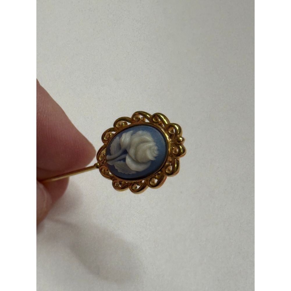 Monet Vintage Gold Tone Blue White Rose Cameo Stick Pin Brooch Floral Jewelry - Picture 5 of 9